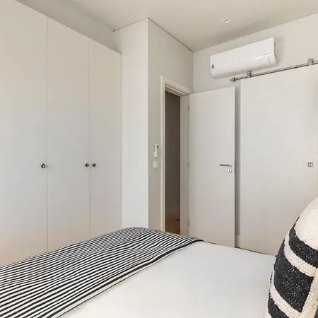 Plum Guide - Dino Tropic Apartamento