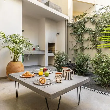 Plum Guide - Dino Tropic * Lisboa